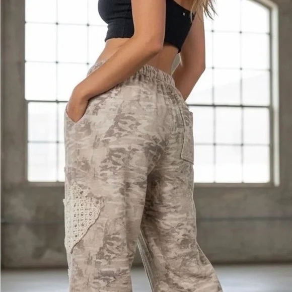 POL desert camo patchwork Patterned Drawstring Jogger Pants with Patch Details - Picture 2 of 6